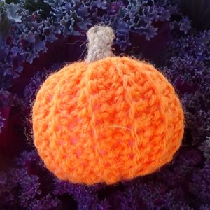 crocheted mini pumpkins and jack o'lanterns
