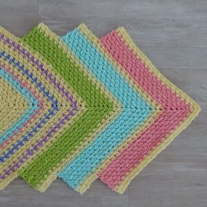 Moss Stitch Points Table Topper